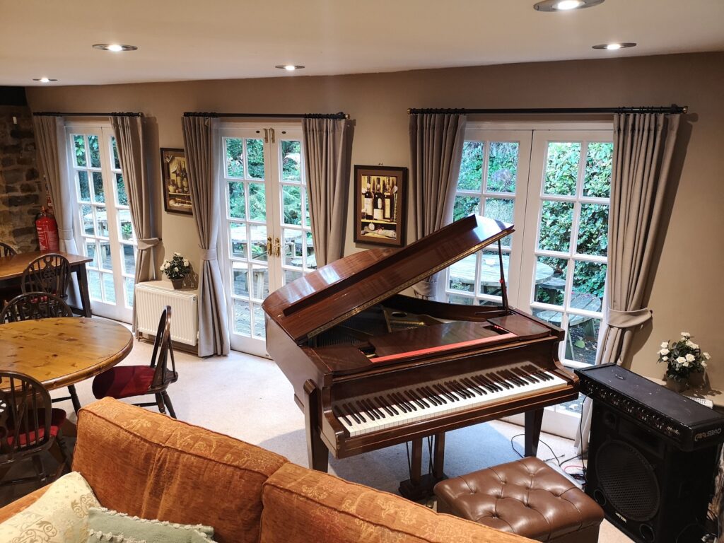 Bar with piano