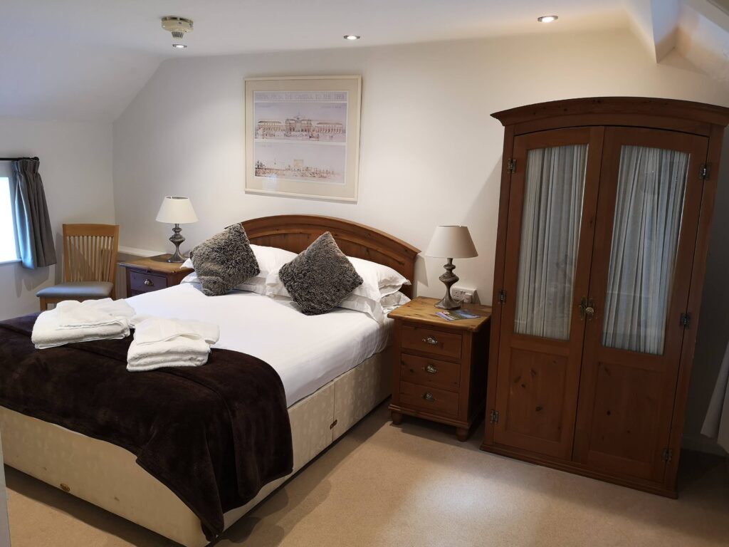 Large Bedroom 9